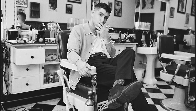 Als man noch in die Friseursalons durfte: Aaron Frazer bestreitet auch musikalisch eine Zeitreise zurück.