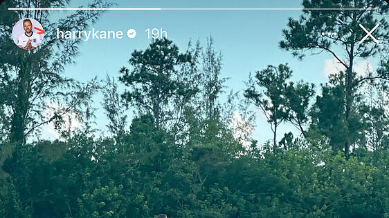 Vincent Kompany wird zufrieden sein: Unter strenger Aufsicht des eigenen Sohns hält sich Harry Kane im Urlaub fit.