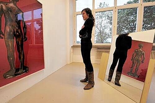 Auch ein schöner Rücken... Shahryar Nashat sabotiert museale Sehgewohnheiten.