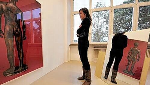 Auch ein schöner Rücken... Shahryar Nashat sabotiert museale Sehgewohnheiten. Auch ein schöner Rücken... Shahryar Nashat sabotiert museale Sehgewohnheiten.