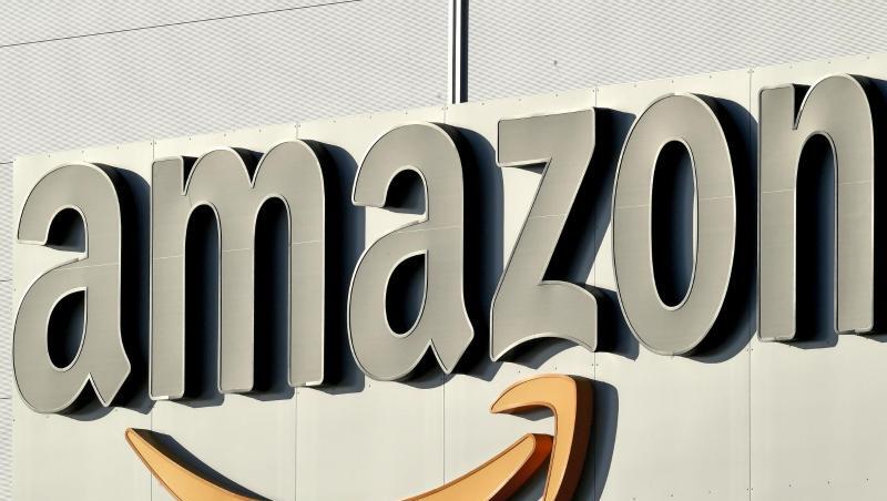 Logo und Schriftzug von Amazon an einem Paketzentrum des Online-Händlers. Foto: Holger Hollemann/dpa/Archivbild Logo und Schriftzug von Amazon an einem Paketzentrum des Online-Händlers. Foto: Holger Hollemann/dpa/Archivbild