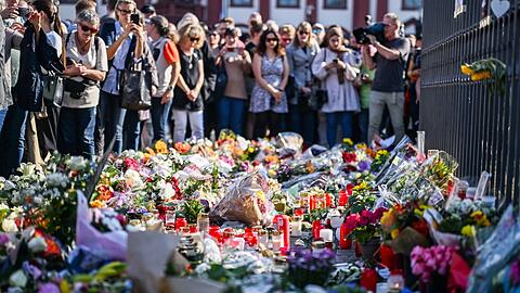 Große Anteilnahme bei der Kundgebung "Mannheim hält zusammen": Laut Polizei beteiligten sich 8000 Menschen.