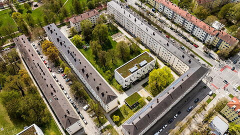 Eine Drohnenaufnahme der Siedlung am Piusplatz. Sie stammt aus den 1920er Jahren und wird jetzt fit für die Zukunft gemacht. Eine Drohnenaufnahme der Siedlung am Piusplatz. Sie stammt aus den 1920er Jahren und wird jetzt fit für die Zukunft gemacht.