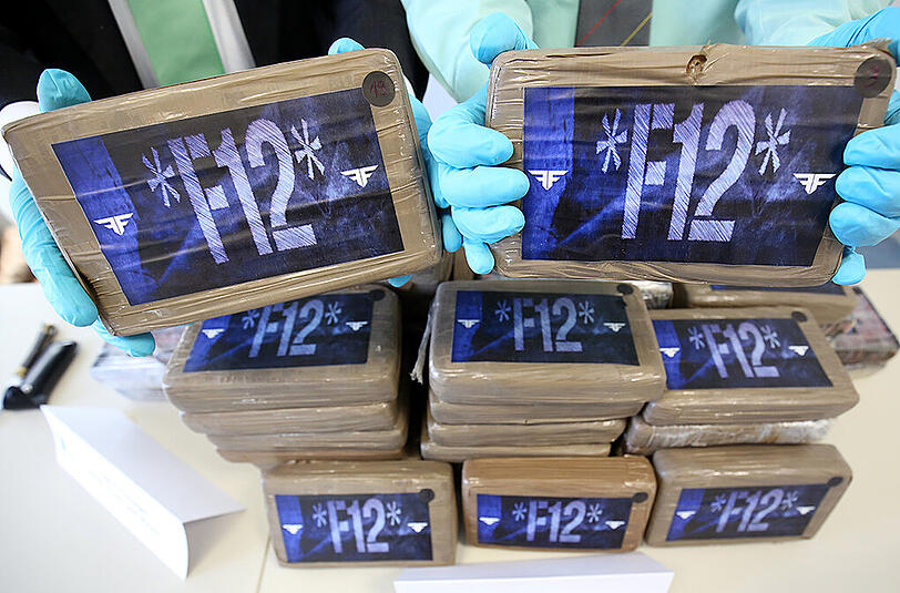 Teile des beschlagnahmten Kokains. Zollbeamte haben im Überseehafen von Bremerhaven 52 Kilogramm Kokain gefunden.