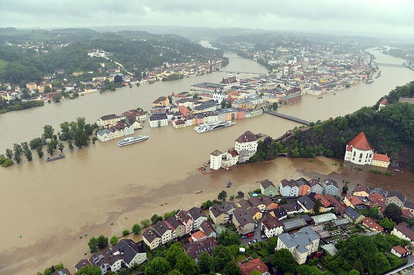 Die Jahrhundert-Flut: Die bewegenden Hochwasser-Bilder.