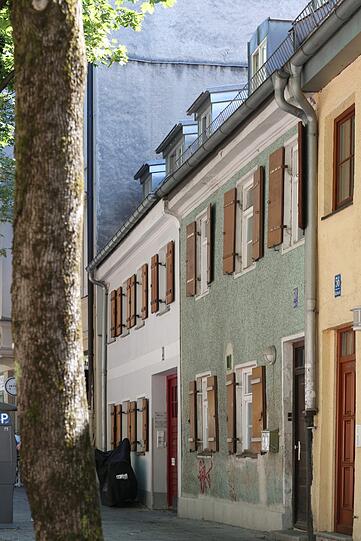 Die Kirchenstraße hat - obwohl sie vergleichsweise kurz ist - einiges zu bieten.