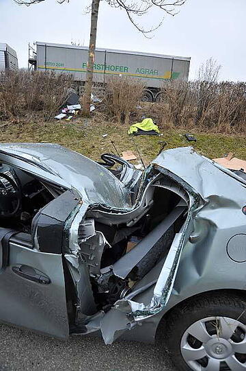 Ein alkoholisierter Fahrer hat im Raum Eching einen schweren Unfall verursacht.