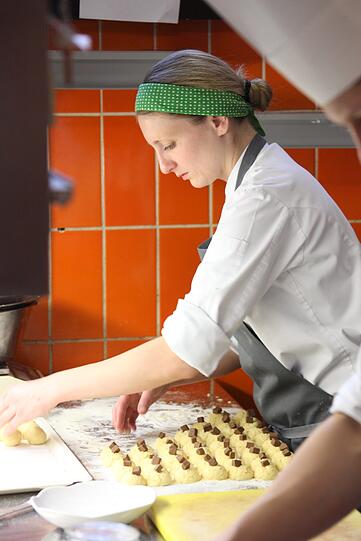 Im Allerheiligsten des Gourmettempels Tantris, der Küche, herrschen Präzision, Perfektion - und Stille.