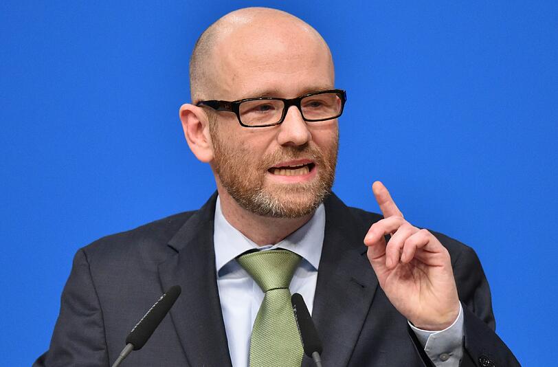 Peter Tauber fordert 1000 Abschiebungen täglich.