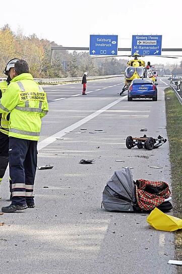 Schwerer Unfall auf der A995 - Bilder vom Bergungseinsatz.