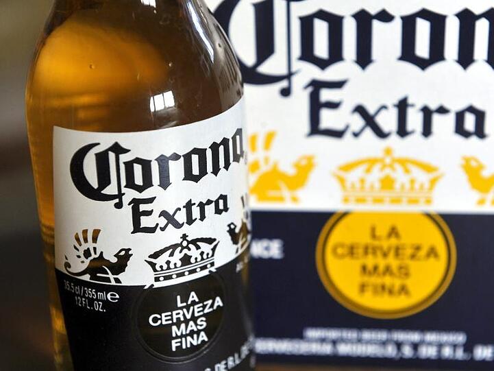 Der Hersteller der Biermarke "Corona" in Mexiko darf wie viele andere Unternehmen des Landes vorübergehend nicht weiter produzieren.