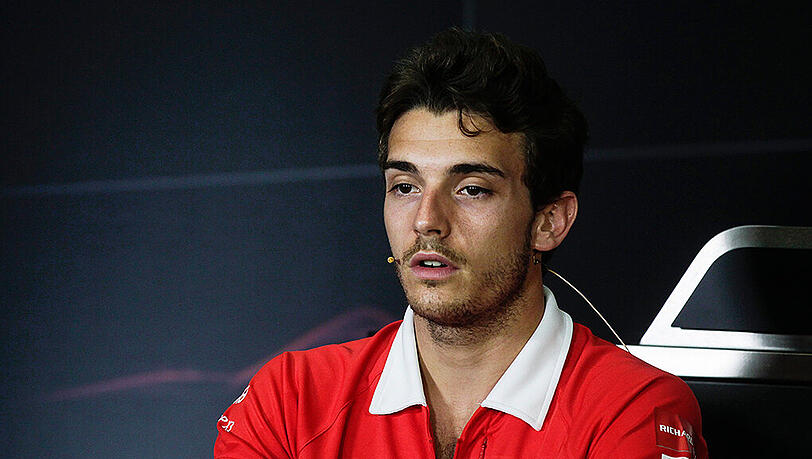 Gute Neuigkeiten: Jules Bianchi soll sich nicht mehr im künstlichen Koma befinden. Gute Neuigkeiten: Jules Bianchi soll sich nicht mehr im künstlichen Koma befinden.