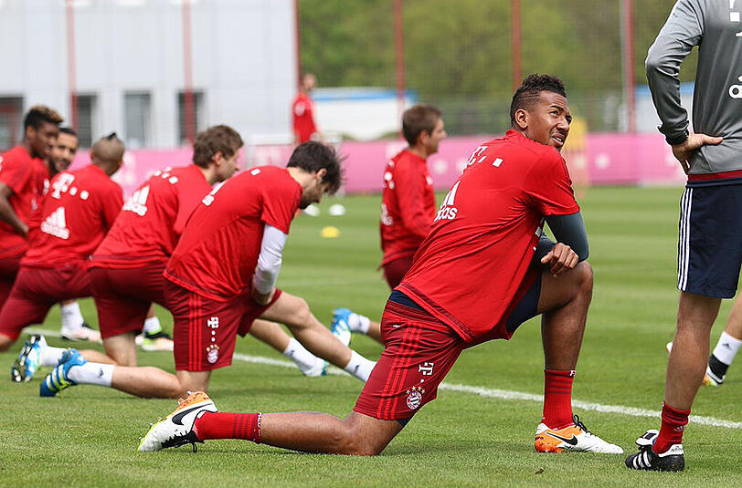 Jérôme Boateng (vorne) schwitzt weiterhin für sein Comeback im Bayern-Trikot.