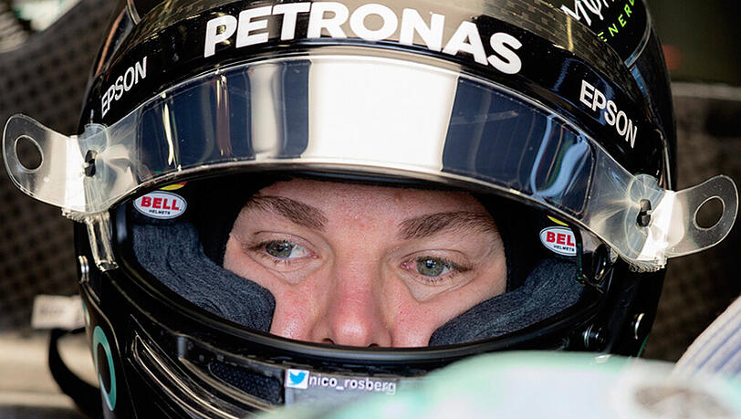 Nico Rosberg verlängert seinen Vertrag bei Mercedes und kassiert ein fettes Gehalt. Nico Rosberg verlängert seinen Vertrag bei Mercedes und kassiert ein fettes Gehalt.