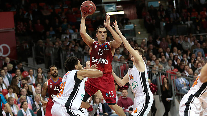Steuert drei Punkte und fünf Assists zum 85:63 der Bayern in Tübingen bei: Nick Johnson.