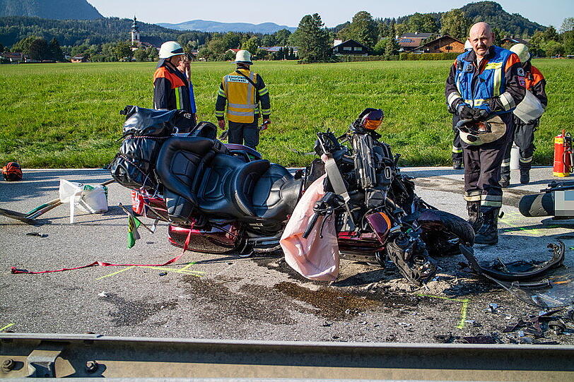 Auf der B20 bei Bayerisch Gmain kollidierten die beiden Motorräder frontal.