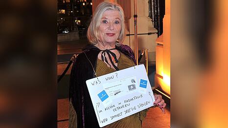 Beim Sportpresseball in Frankfurt machte Jutta Speidel auf ihre Misere mit einem Schild aufmerksam: "Wer sammelt jetzt die Spenden?"
