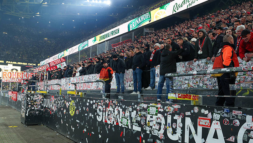Boykottieren nach dem Polizeieinsatz den Klassiker: Die Fans des FC Bayern.