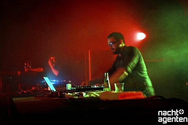 Die Beats von Fritz Kalkbrenner heizen den Feierwütigen beim "Eastend Weekender 2012" in der Theaterfabrik so richtig ein. Mehr Bilder unter: www.nachtagenten.de.