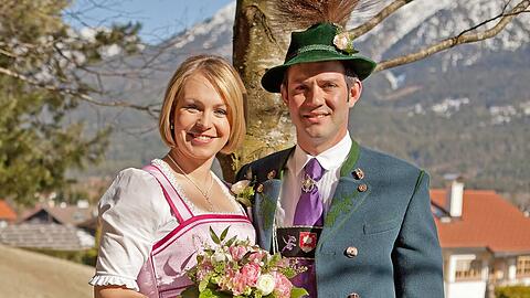 Das offizielle Hochzeitsfoto von Magdalena Neuner und Josef Holzer.