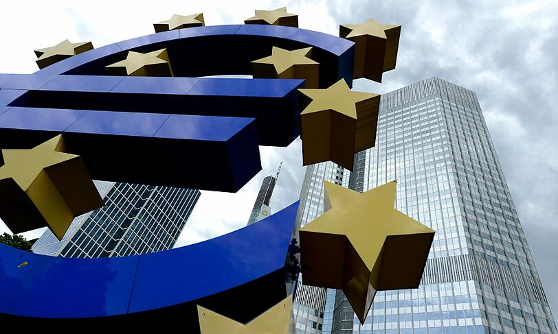 Der Rückfall der Inflation unter die Nulllinie hat Spekulationen um zusätzliche Geldspritzen der Europäischen Zentralbank (EZB) angeheizt.
