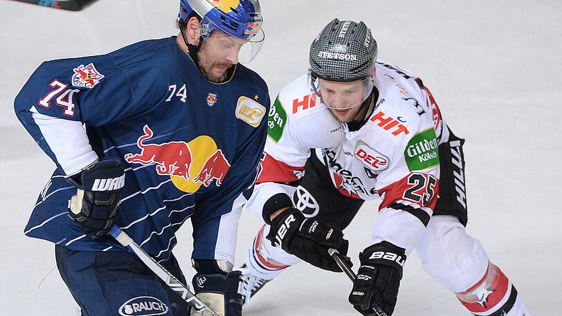 Kölns Patrick Hager gegen EHC-Star Deron Quint (l.).
