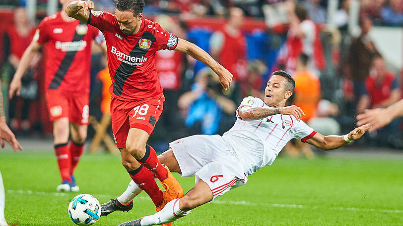Thiago: Note 2 - Versuchte Ruhe und Struktur in das anfangs wilde Spiel zu bringen. Zunächst zurückhaltend, später immer prägender in seinen Aktionen. Hervorragender Pass in den Lauf von Müller vor dem 3:1. Top-Abschluss zum 4:1.