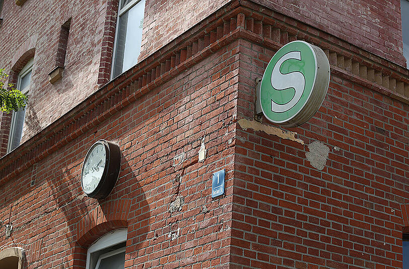 Der S-Bahnhalt Moosach wird seit dem Jahr 1972 angefahren.
