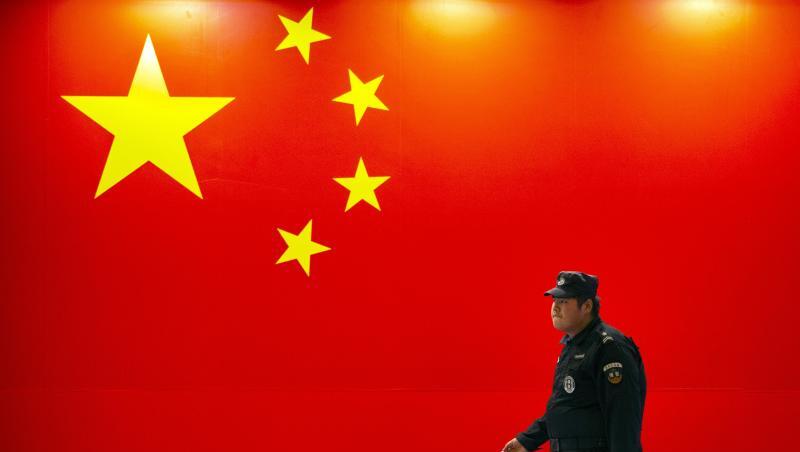 Ein Sicherheitsbeamter auf einer chinesischen Wirtschaftsmesse. Ein Sicherheitsbeamter auf einer chinesischen Wirtschaftsmesse.