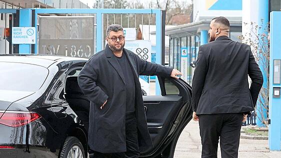 Meldet sich wieder zu Wort: 1860-Hauptgesellschafter Hasan Ismaik (l.), hier am Trainingsgelände der Löwen.  Foto: Uli Wagner/imago