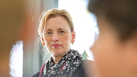 Familienministerin Karin Prien ist zufrieden mit dem Umbau des Programms "Demokratie leben!". (Archivbild)