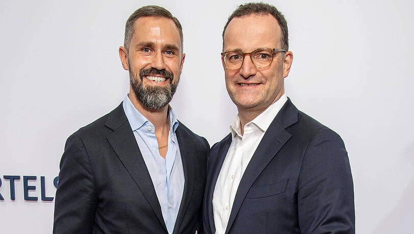 Daniel Funke und Jens Spahn begrüßten im Juli 2026 einen Sohn per Leihmutter. Daniel Funke und Jens Spahn begrüßten im Juli 2026 einen Sohn per Leihmutter.