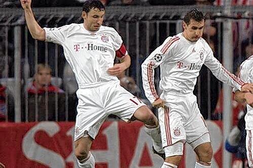Gute Freunde: Mark van Bommel (l.) und Miroslav Klose - beide haben Coach Louis van Gaal einiges zu verdanken.