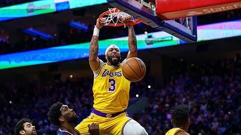 In der Abwesenheit von LeBron James überragte Anthony Davis mit 31 Punkten und zwölf Rebounds gegen die 76ers.