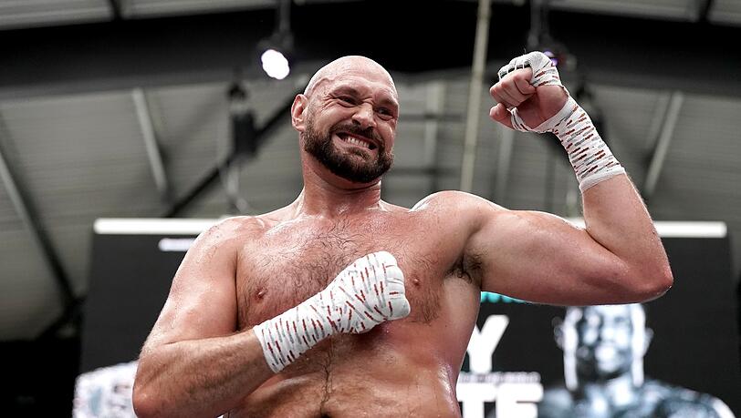 "Ich knocke ihn aus und ziehen mich zurück. Ich habe jetzt schon 150 Millionen auf dem Konto, ich bin jung, ich bin gesund. Ich werde nur noch das Leben genießen", sagte Fury vor dem Fight gegen Whyte.