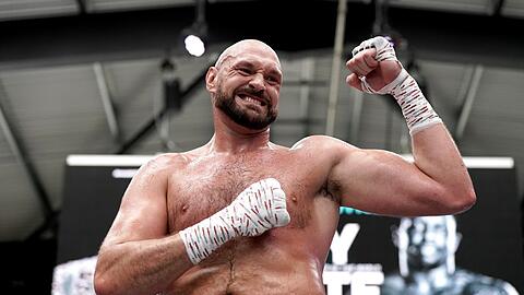 "Ich knocke ihn aus und ziehen mich zurück. Ich habe jetzt schon 150 Millionen auf dem Konto, ich bin jung, ich bin gesund. Ich werde nur noch das Leben genießen", sagte Fury vor dem Fight gegen Whyte.