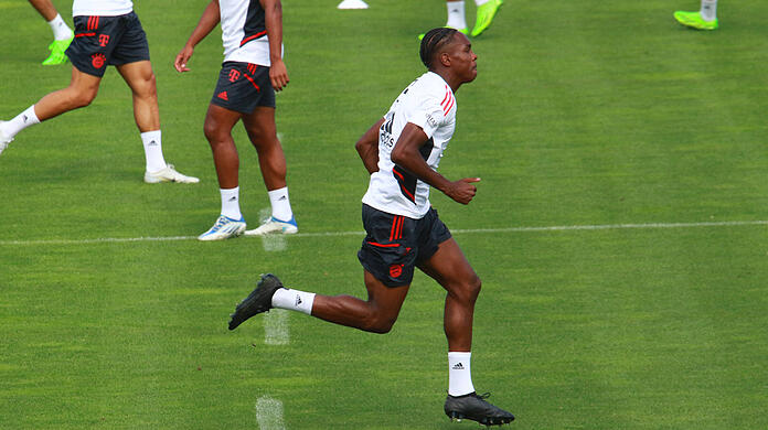 Neuzugang Mathys Tel im Bayern-Training.