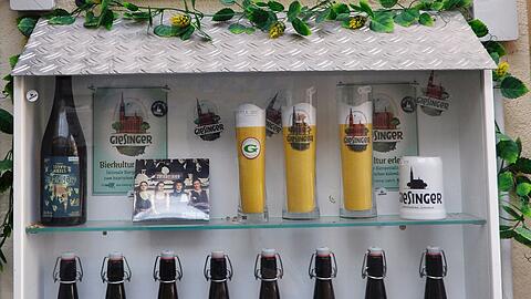Bei der kleinen Brauererei "Giesiner Bräu" arbeiten derzeit 5 Personen an originellen Biersorten, wie die Untergiesinger Erhellung. Ein Rundgang durch die Brauerei.