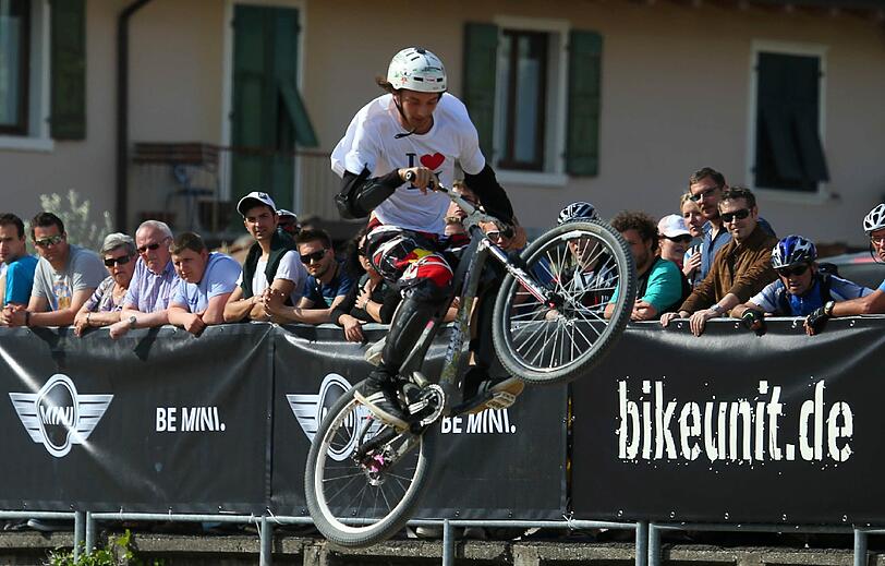 Höher, schneller, weiter - das sind die Bilder vom King of Dirt beim Riva Bike Festival 2013.