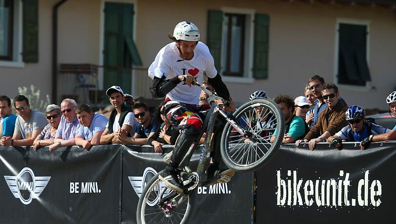 Höher, schneller, weiter - das sind die Bilder vom King of Dirt beim Riva Bike Festival 2013.