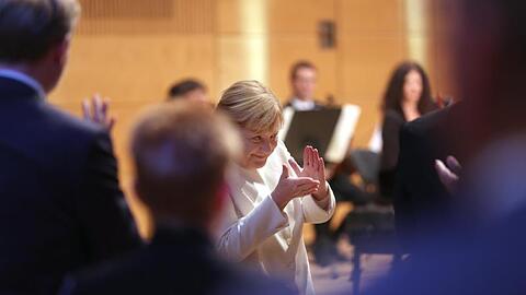 Applaus vom Publikum, Applaus von der Kanzlerin.