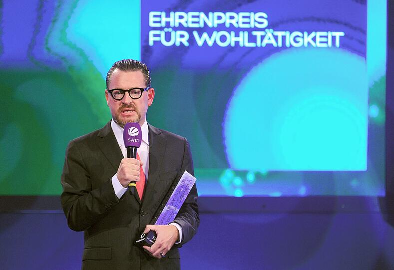 Diekmann wurde mit dem Ehrenpreis für sein langjähriges Engagement für "Ein Herz für Kinder" ausgezeichnet.
