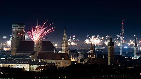 So schön Feuerwerk auch aussieht, für die Sauberkeit der Luft ist der damit einhergehende Feinstaub alles andere als gut. (Foto Illustration)