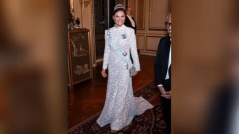 Victoria von Schweden strahlte in einem langen, weißen Kleid. Victoria von Schweden strahlte in einem langen, weißen Kleid.