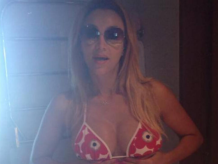 Verona Pooth hat sich beim Eincremen erwischen lassen