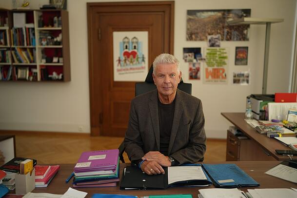 Oberbürgermeister Dieter Reiter beim Termin mit der AZ in seinem Büro am Schreibtisch. Oberbürgermeister Dieter Reiter beim Termin mit der AZ in seinem Büro am Schreibtisch.