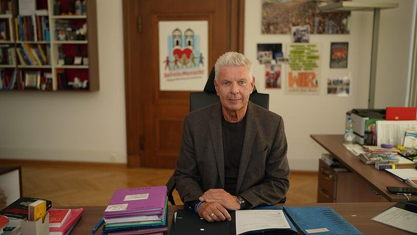 Oberbürgermeister Dieter Reiter beim Termin mit der AZ in seinem Büro am Schreibtisch. Oberbürgermeister Dieter Reiter beim Termin mit der AZ in seinem Büro am Schreibtisch.