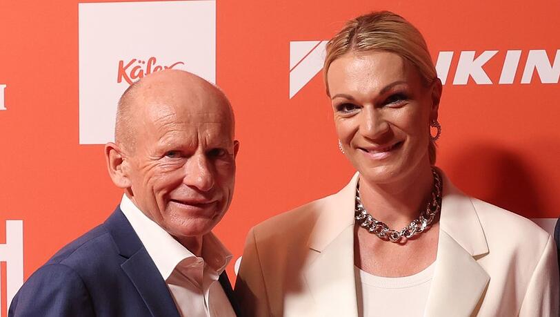 Johann Schrempf und Maria Riesch genießen die Zeit zusammen. Johann Schrempf und Maria Riesch genießen die Zeit zusammen.