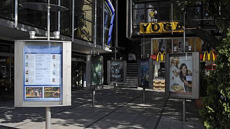 Noch ohne Bauzaun: Die McDonald&rsquo;s-Filiale am Royal-Filmpalast am Goetheplatz in M&uuml;nchen.