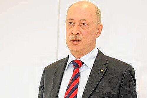 Arbeitet an der  "schwarzen Null".